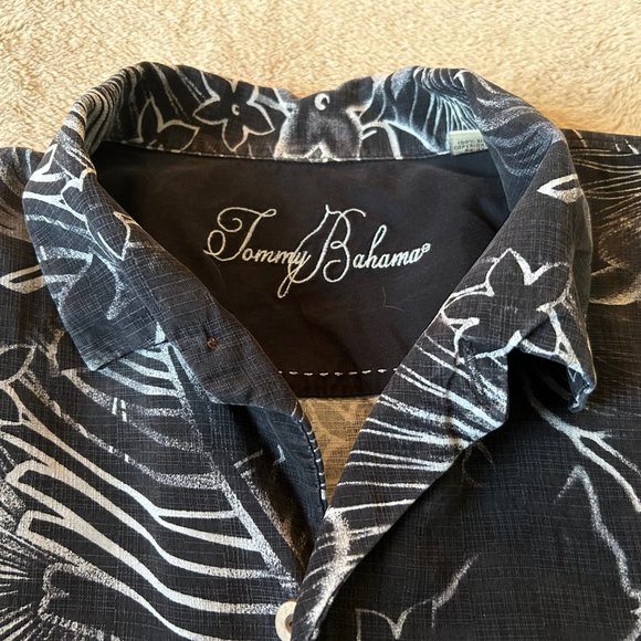 Tommy Bahama Hawaiian Shirt XL - Picture 2 of 6